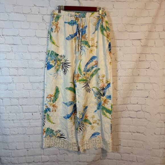 Cream and Green Pants for Resort Wear - Picture 1 of 6